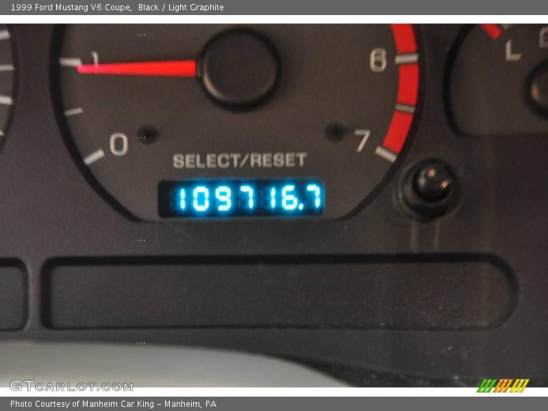 Black / Light Graphite 1999 Ford Mustang V6 Coupe