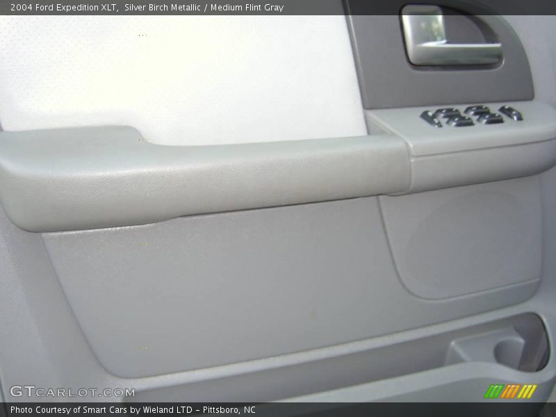 Silver Birch Metallic / Medium Flint Gray 2004 Ford Expedition XLT
