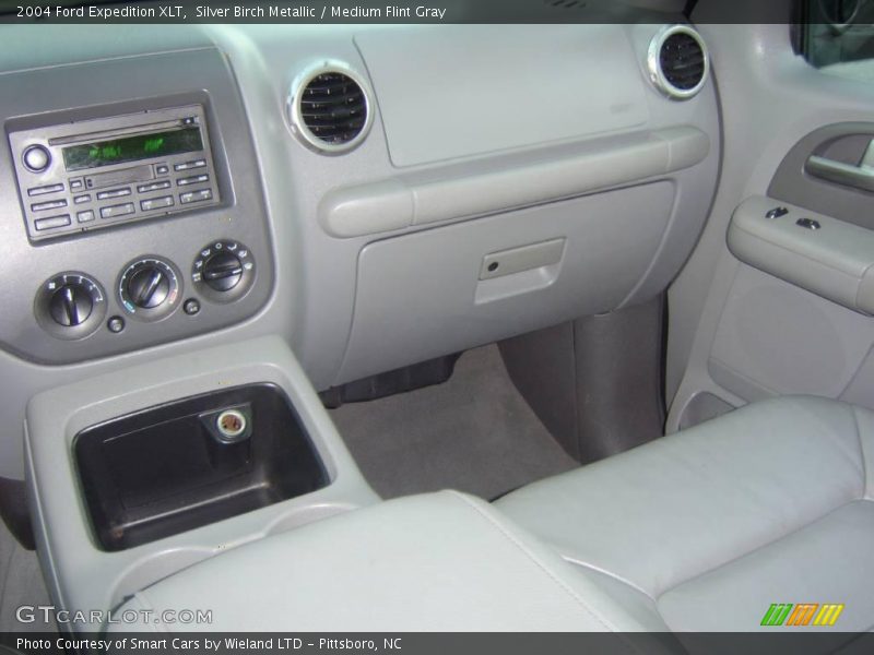 Silver Birch Metallic / Medium Flint Gray 2004 Ford Expedition XLT