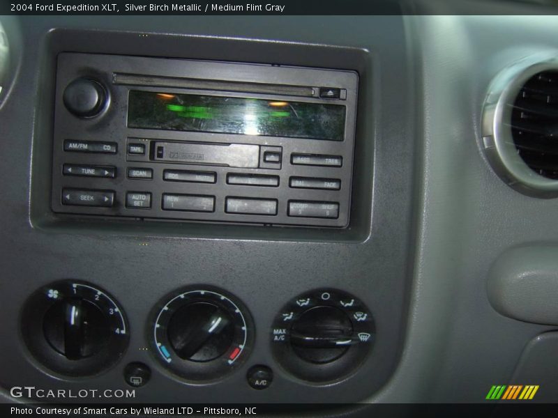 Silver Birch Metallic / Medium Flint Gray 2004 Ford Expedition XLT