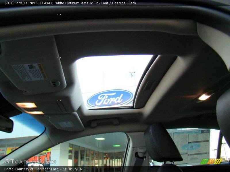 White Platinum Metallic Tri-Coat / Charcoal Black 2010 Ford Taurus SHO AWD