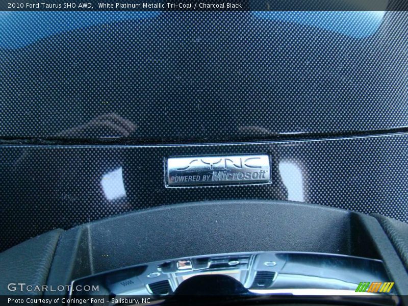 White Platinum Metallic Tri-Coat / Charcoal Black 2010 Ford Taurus SHO AWD
