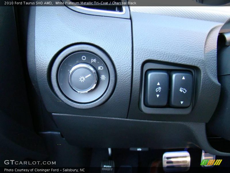 White Platinum Metallic Tri-Coat / Charcoal Black 2010 Ford Taurus SHO AWD