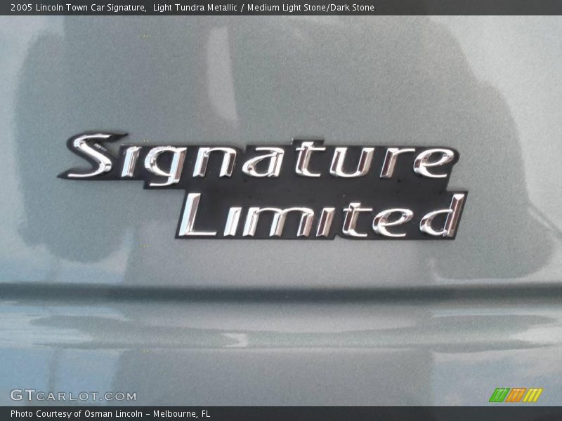 Light Tundra Metallic / Medium Light Stone/Dark Stone 2005 Lincoln Town Car Signature