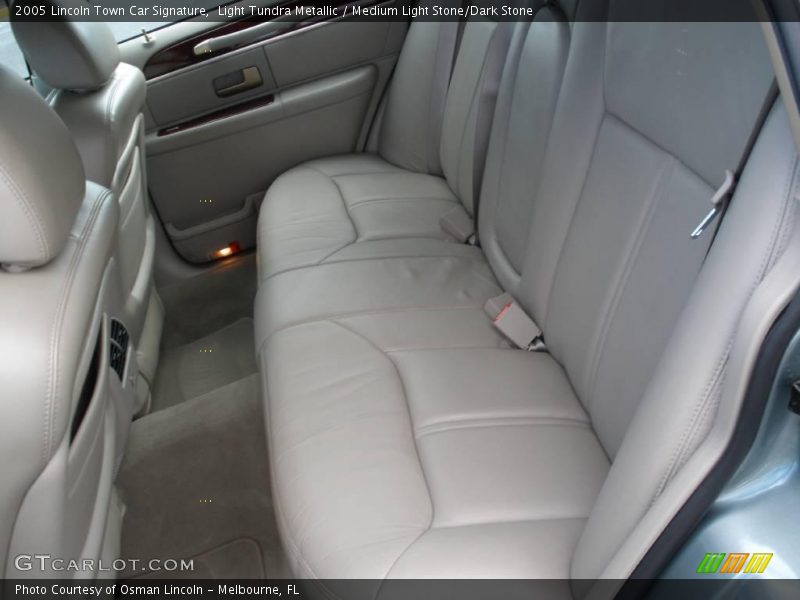 Light Tundra Metallic / Medium Light Stone/Dark Stone 2005 Lincoln Town Car Signature