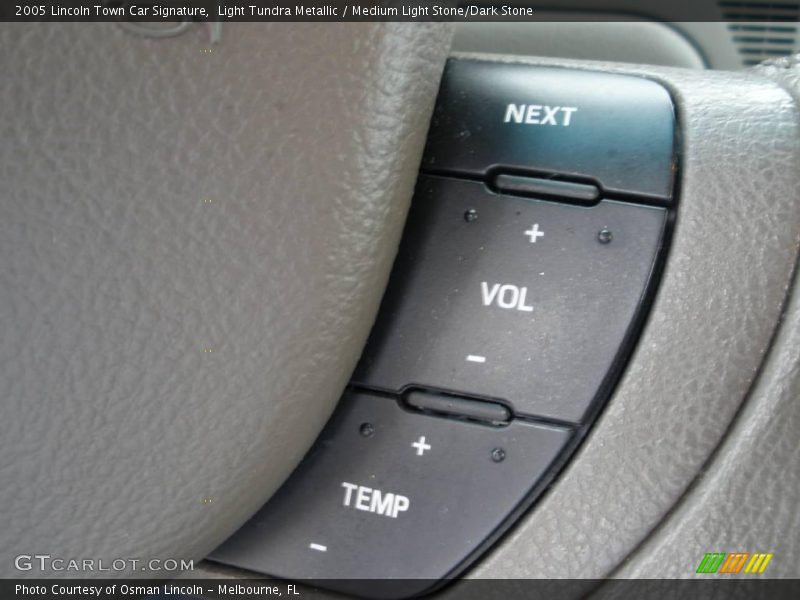Light Tundra Metallic / Medium Light Stone/Dark Stone 2005 Lincoln Town Car Signature
