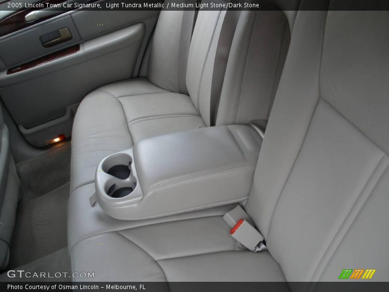 Light Tundra Metallic / Medium Light Stone/Dark Stone 2005 Lincoln Town Car Signature
