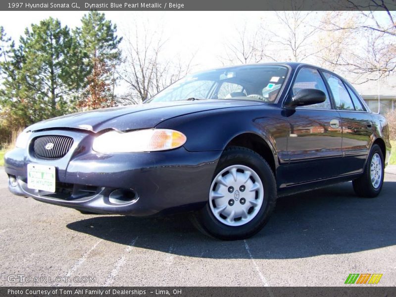 Front 3/4 View of 1997 Sonata GL