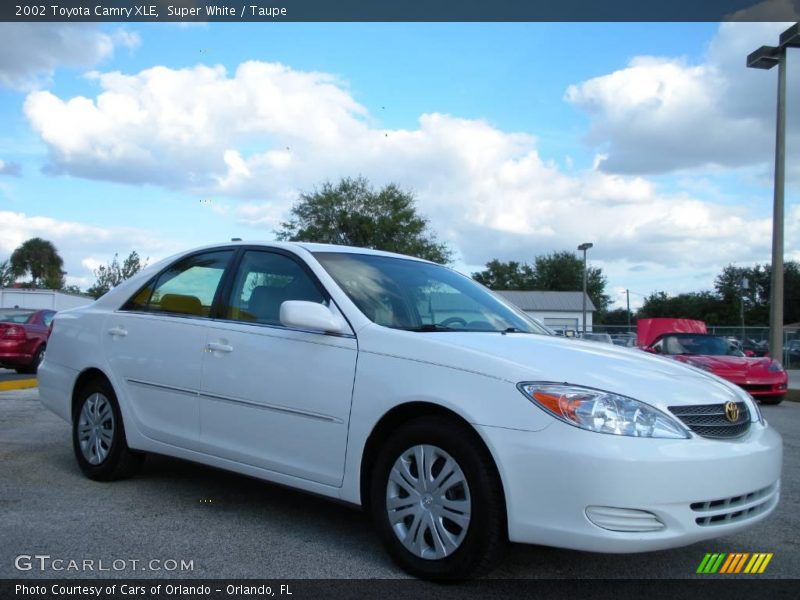 Super White / Taupe 2002 Toyota Camry XLE