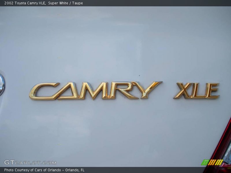 Super White / Taupe 2002 Toyota Camry XLE