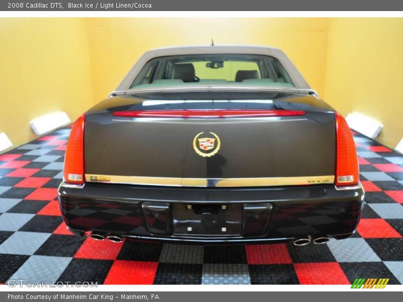 Black Ice / Light Linen/Cocoa 2008 Cadillac DTS