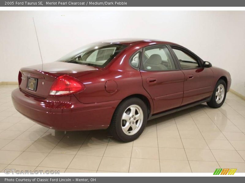 Merlot Pearl Clearcoat / Medium/Dark Pebble 2005 Ford Taurus SE