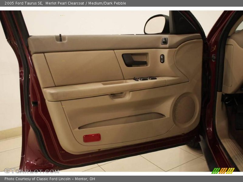 Merlot Pearl Clearcoat / Medium/Dark Pebble 2005 Ford Taurus SE