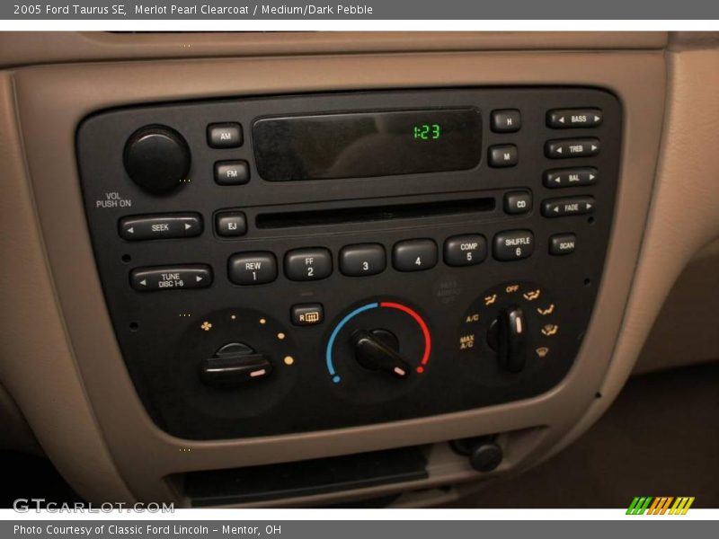 Merlot Pearl Clearcoat / Medium/Dark Pebble 2005 Ford Taurus SE