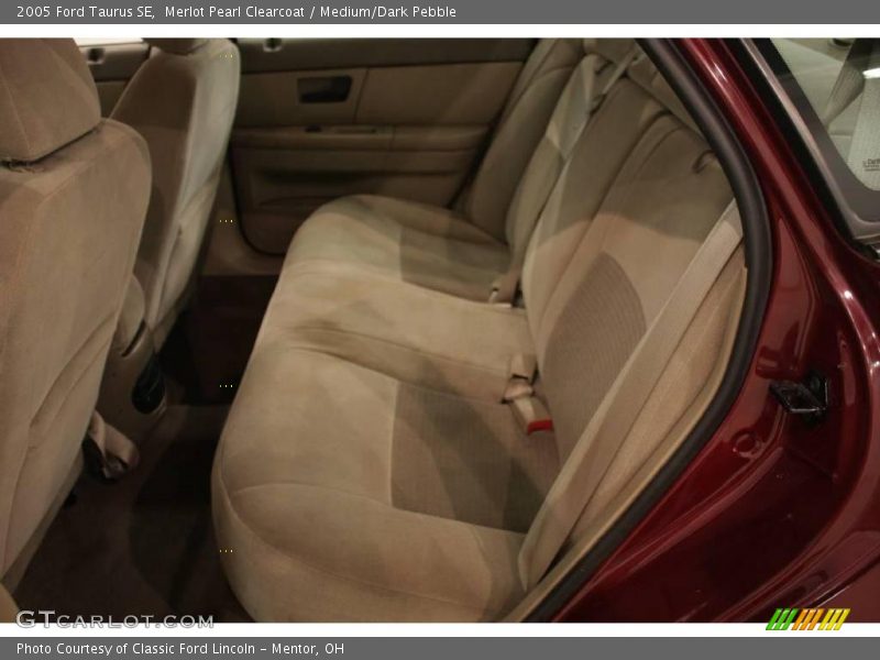 Merlot Pearl Clearcoat / Medium/Dark Pebble 2005 Ford Taurus SE