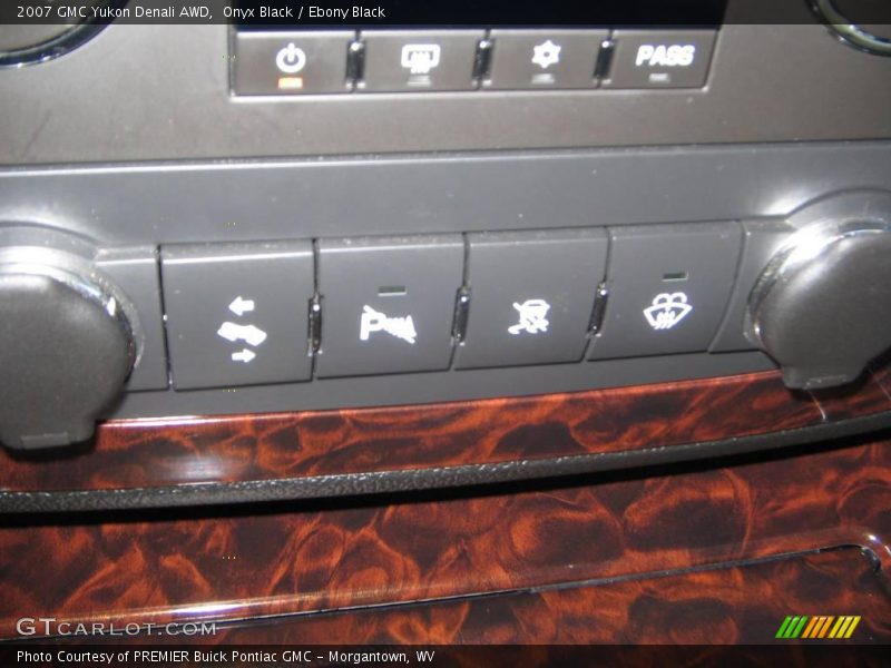 Onyx Black / Ebony Black 2007 GMC Yukon Denali AWD