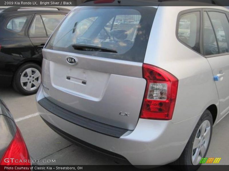 Bright Silver / Black 2009 Kia Rondo LX