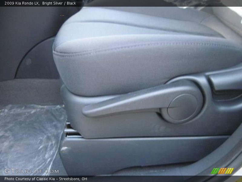 Bright Silver / Black 2009 Kia Rondo LX