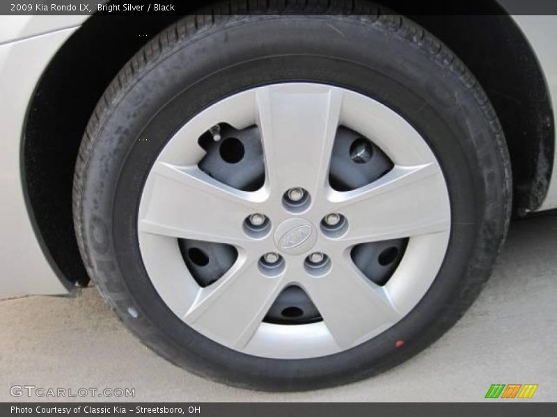 Bright Silver / Black 2009 Kia Rondo LX