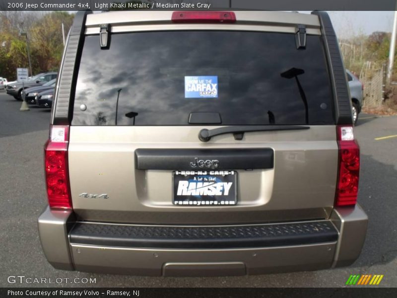 Light Khaki Metallic / Medium Slate Gray 2006 Jeep Commander 4x4