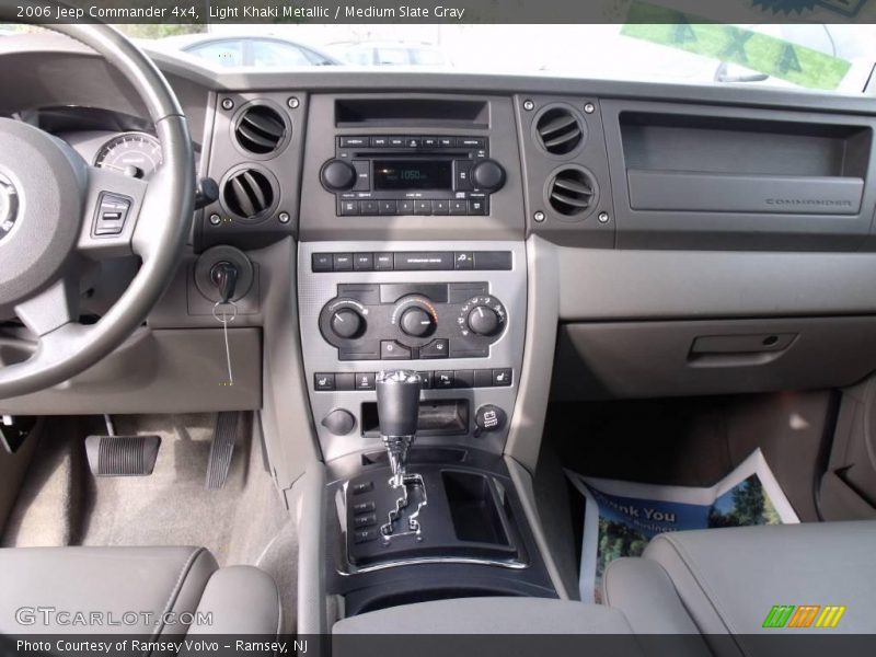 Light Khaki Metallic / Medium Slate Gray 2006 Jeep Commander 4x4