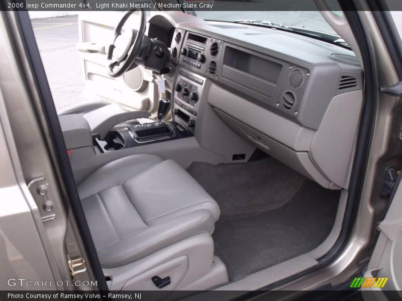 Light Khaki Metallic / Medium Slate Gray 2006 Jeep Commander 4x4