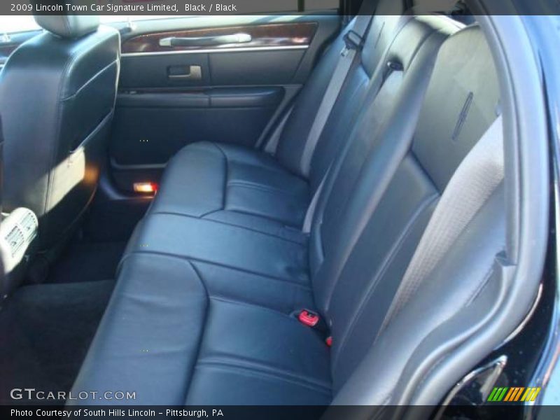 Black / Black 2009 Lincoln Town Car Signature Limited