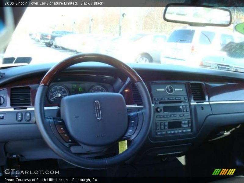 Black / Black 2009 Lincoln Town Car Signature Limited