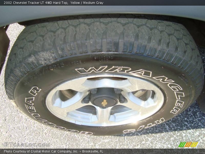 Yellow / Medium Gray 2002 Chevrolet Tracker LT 4WD Hard Top