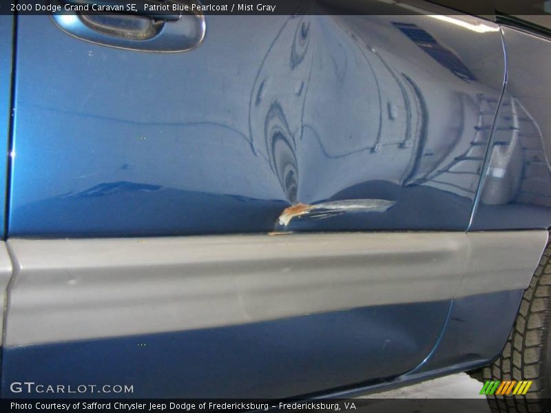 Patriot Blue Pearlcoat / Mist Gray 2000 Dodge Grand Caravan SE