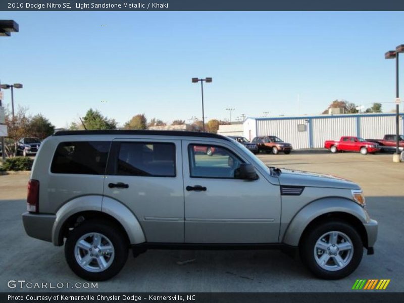 Light Sandstone Metallic / Khaki 2010 Dodge Nitro SE