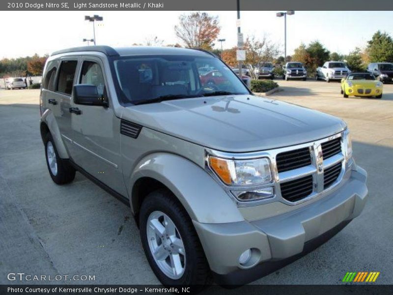 Light Sandstone Metallic / Khaki 2010 Dodge Nitro SE