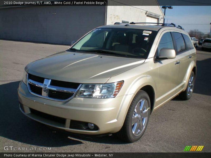 Front 3/4 View of 2010 Journey R/T AWD