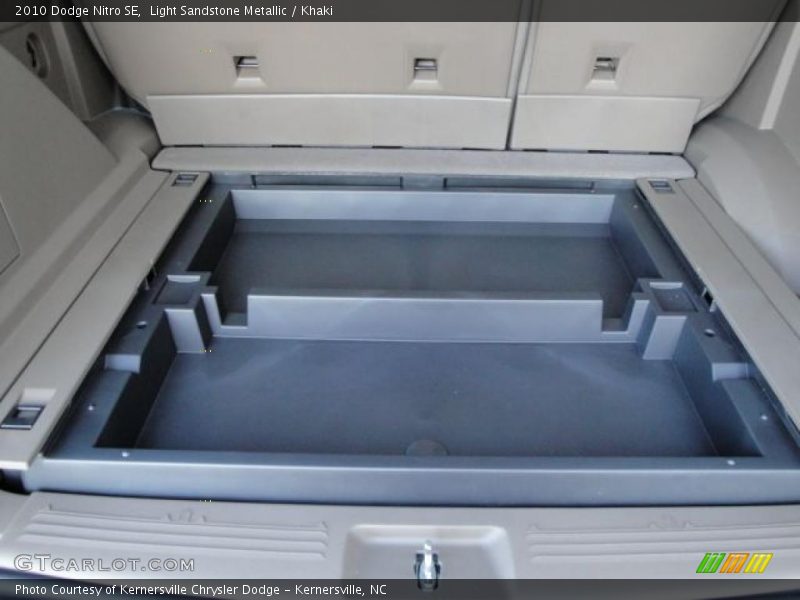 Light Sandstone Metallic / Khaki 2010 Dodge Nitro SE