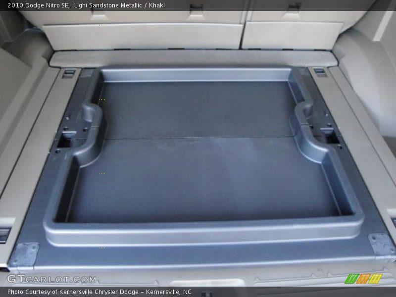 Light Sandstone Metallic / Khaki 2010 Dodge Nitro SE