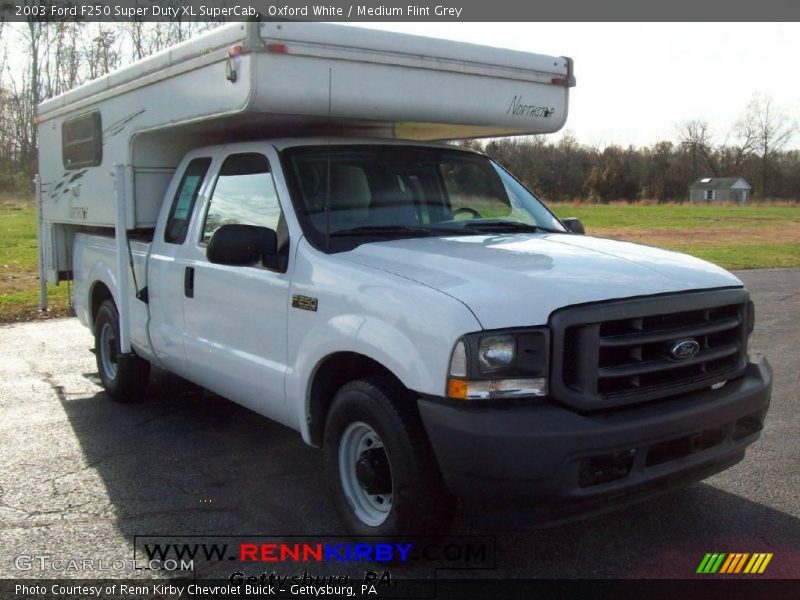 Oxford White / Medium Flint Grey 2003 Ford F250 Super Duty XL SuperCab