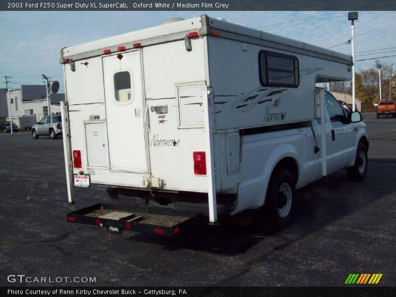 Oxford White / Medium Flint Grey 2003 Ford F250 Super Duty XL SuperCab