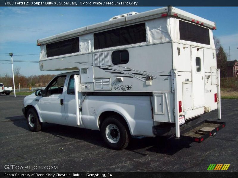 Oxford White / Medium Flint Grey 2003 Ford F250 Super Duty XL SuperCab