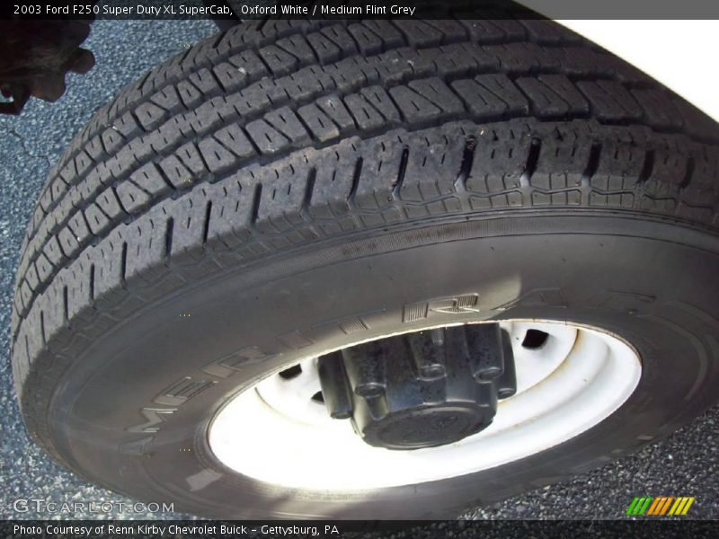 Oxford White / Medium Flint Grey 2003 Ford F250 Super Duty XL SuperCab