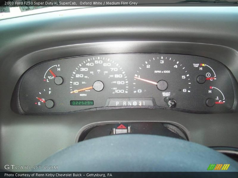 Oxford White / Medium Flint Grey 2003 Ford F250 Super Duty XL SuperCab