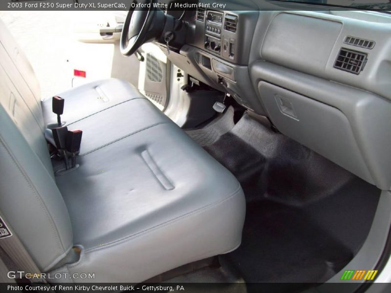 Oxford White / Medium Flint Grey 2003 Ford F250 Super Duty XL SuperCab