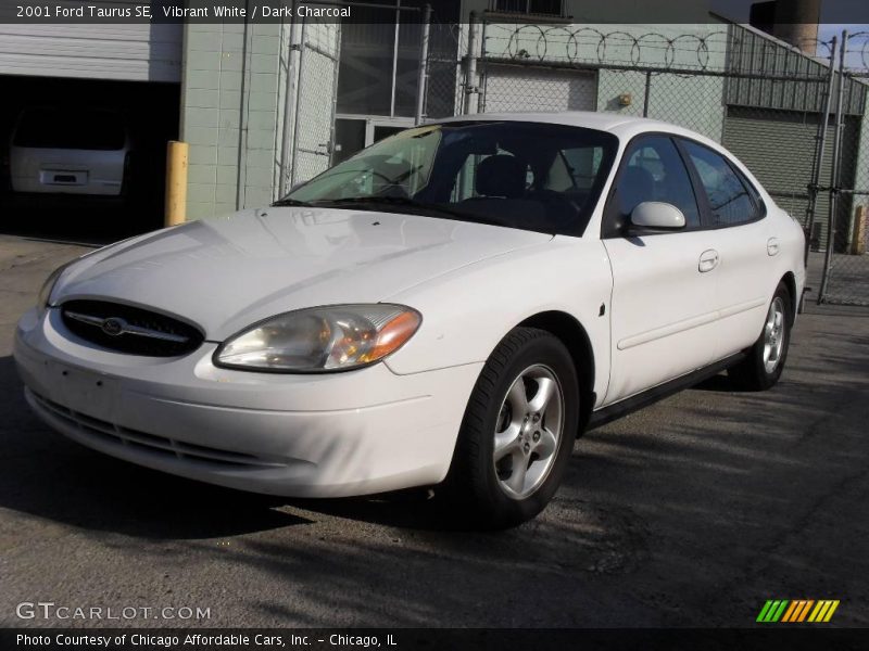 Vibrant White / Dark Charcoal 2001 Ford Taurus SE
