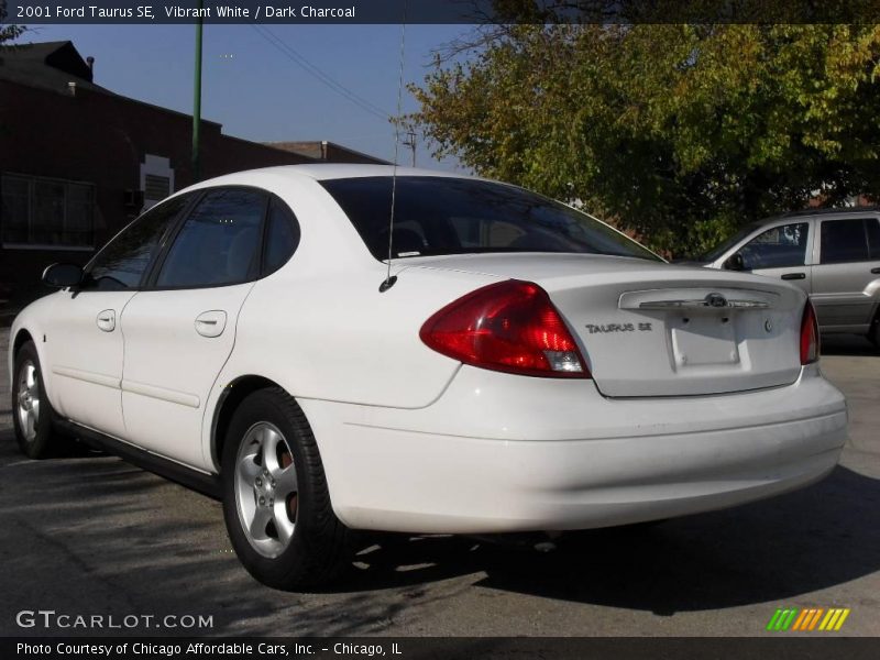 Vibrant White / Dark Charcoal 2001 Ford Taurus SE
