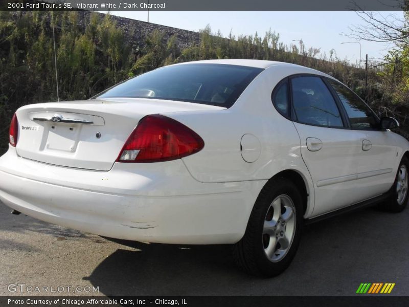 Vibrant White / Dark Charcoal 2001 Ford Taurus SE