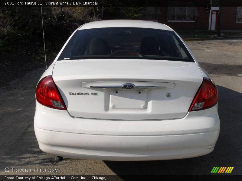 Vibrant White / Dark Charcoal 2001 Ford Taurus SE