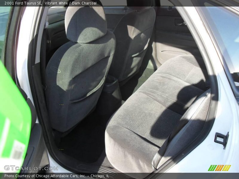 Vibrant White / Dark Charcoal 2001 Ford Taurus SE