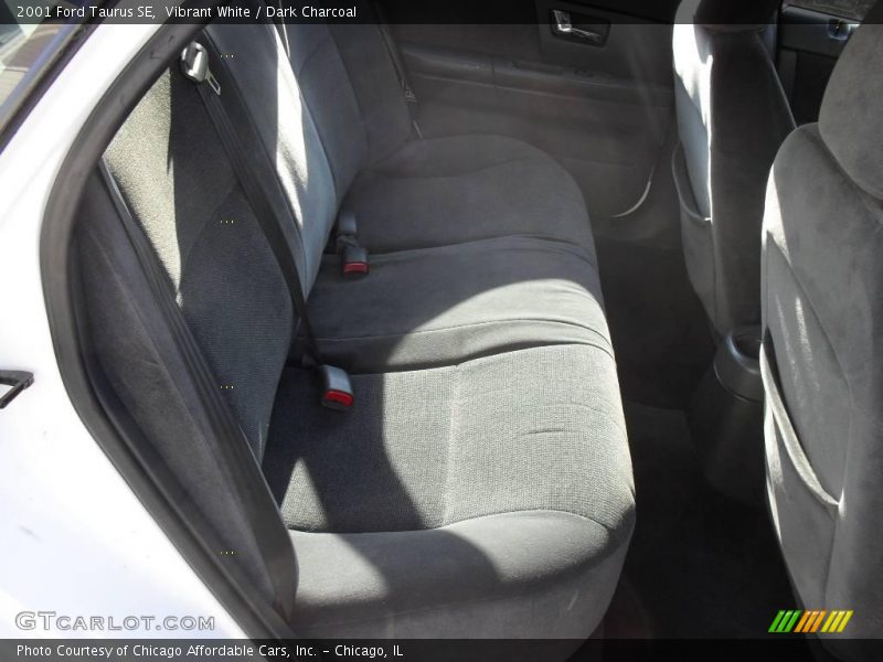 Vibrant White / Dark Charcoal 2001 Ford Taurus SE