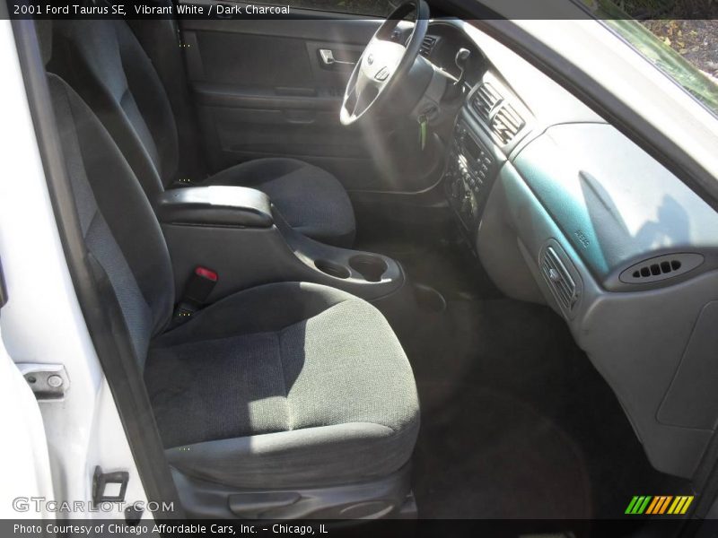 Vibrant White / Dark Charcoal 2001 Ford Taurus SE