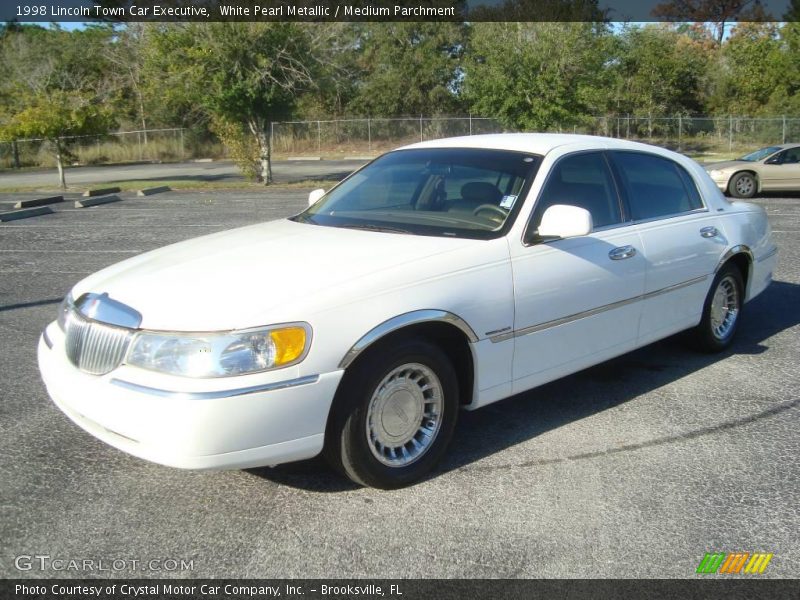 White Pearl Metallic / Medium Parchment 1998 Lincoln Town Car Executive