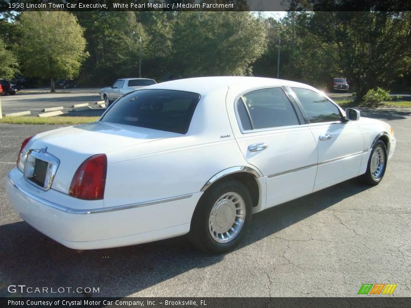 White Pearl Metallic / Medium Parchment 1998 Lincoln Town Car Executive